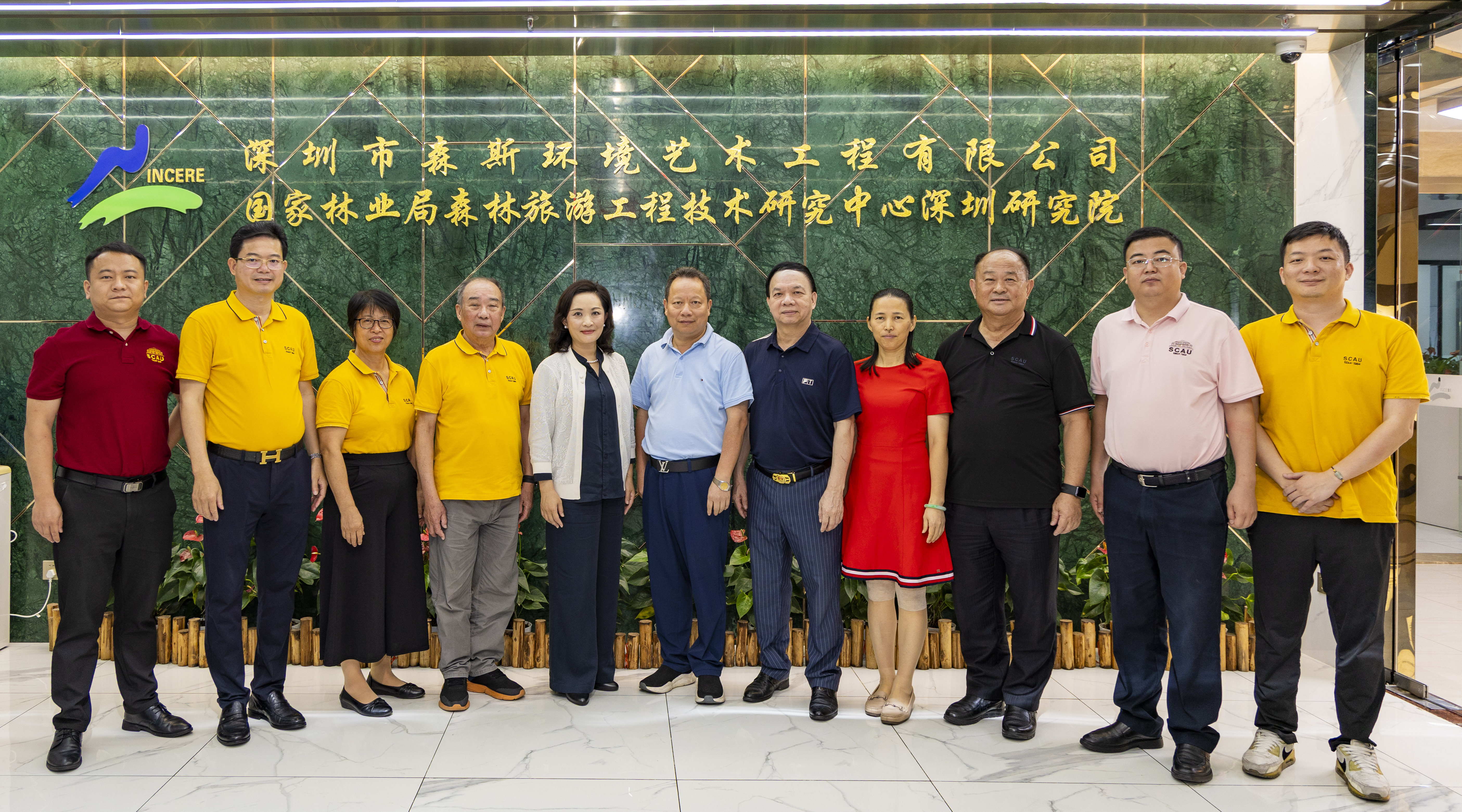 深化校企合作，共筑校友情誼——華南農(nóng)業(yè)大學(xué)校友總會(huì)秘書(shū)長(zhǎng)周艷華一行蒞臨我司指導(dǎo)